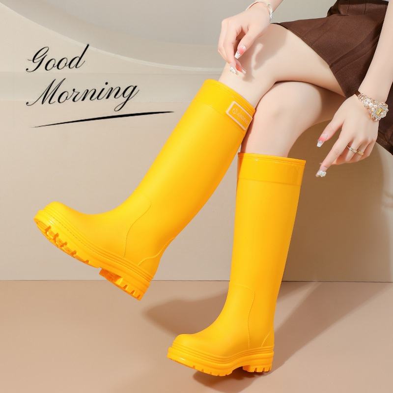 30dbe9af-04d4-49c0-93a8-203a0ccf1bd7_kollased-naiste-kõrged-pvc-vihmasaapad-mood-neopreenist-libisemiskindlad-vesi-tõkestavad-köögi-töösaapad.jpg