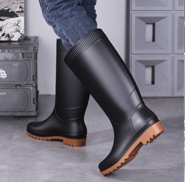 men-black-rubber-safety-boots-brown-anti-slip-sole-side-view